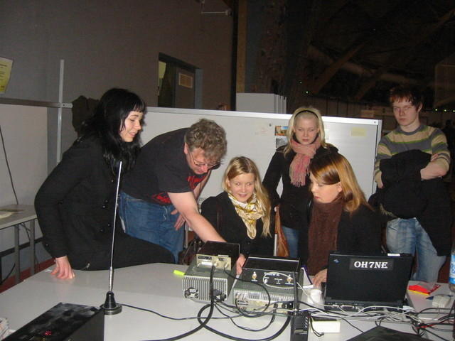 Eve ja Siiri juttelevat Saksaan ja Belgiaan.