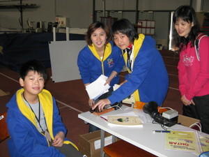 Thaimaalaiset vierailijat.[b]